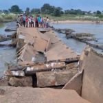 হঠাৎ ভাঙলো নদীর ব্রিজ, যোগাযোগ বিচ্ছিন্ন বাঁকুড়ার একাধিক গ্রামের