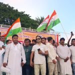 তৃণমূলের সভায় কংগ্রেসের পতাকা! দলবদলের হিড়িকে নতুন চমক