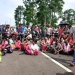 মুখ্যমন্ত্রী ফিরতেই ডুয়ার্সে তিন বাগানে তালা, দিশেহারা শ্রমিক পরিবার