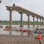 বন্যায় ভেঙে পড়া দুধিয়া ব্রিজ চালু হবে আজ থেকে মাত্র ১৬ দিনে সেতু পুনর্নির্মাণে পিডব্লিউডি-র প্রশংসায় মুখ্যমন্ত্রী