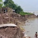 টানা বৃষ্টিতে ফের গঙ্গা ভাঙনের আতঙ্ক সামশেরগঞ্জে