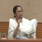 এক যাত্রায় পৃথক ফল কেন? কর্ণাটক, মহারাষ্ট্রে বন্যায় কেন্দ্রের অনুদান, কিন্তু বাংলাকে বঞ্চনা: মমতা