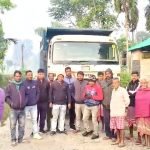 ওভারলোডিং ডাম্পারের দৌরাত্ম্য! রাস্তায় ডাম্পার আটকে বিক্ষোভ এলাকাবাসীর
