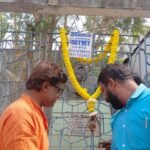 জন্মদিনে অবহেলিত ভূদেব মুখোপাধ্যায়, তালাবন্ধ গ্রীলে মালা ঝুলিয়ে জন্মদিন পালন করল বিজেপি