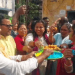 দীর্ঘদিন পর হুগলি-চুঁচুড়া পৌরসভায় মজুরি বৃদ্ধির আনন্দে হোলি খেলায় মাতল কর্মচারীরা